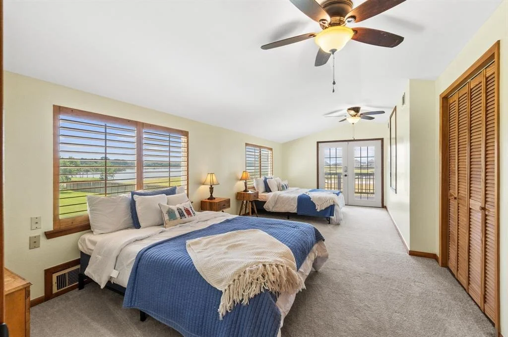 Photo of 11008 Hillside Drive