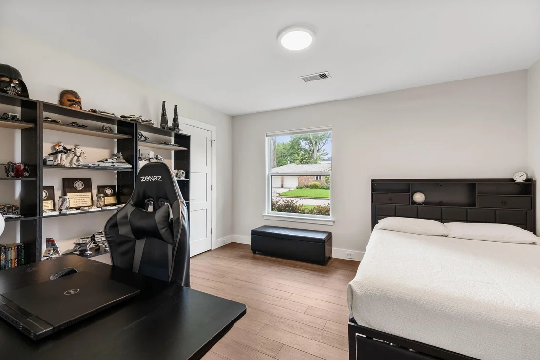 Photo of 842 W Forest Drive