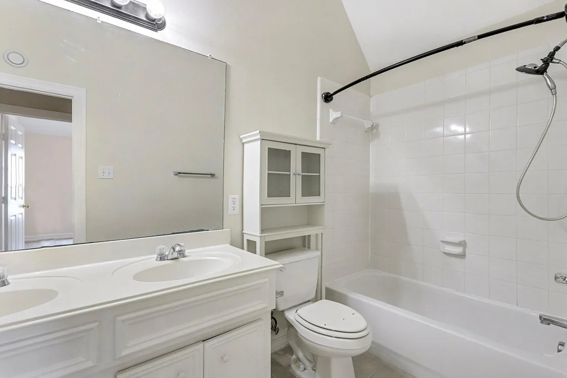 Photo of 240 Kettering Lane