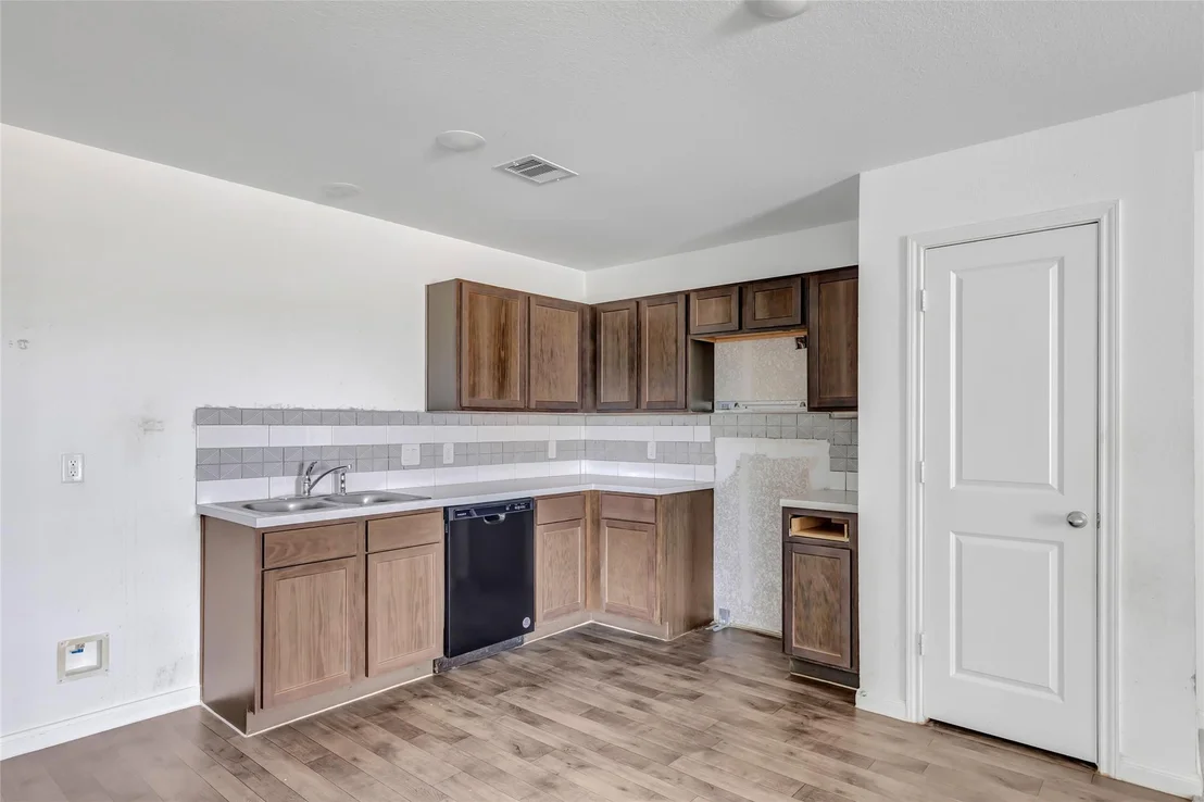 Photo of 830 Road 5501