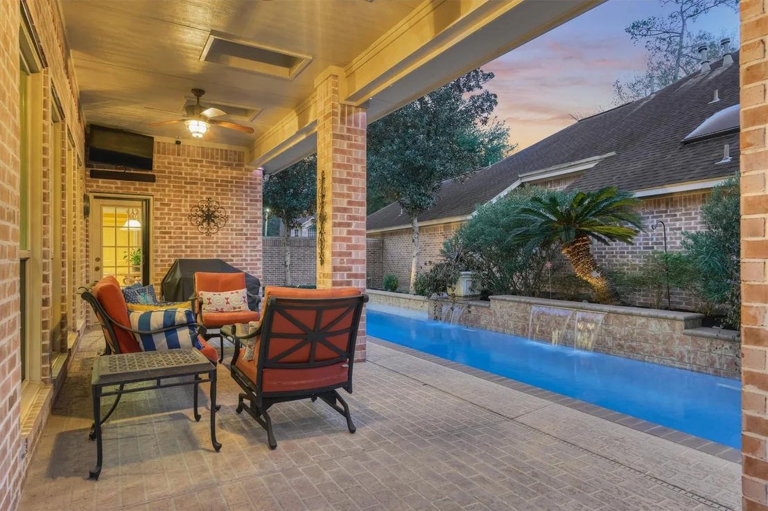 Photo of 111 S Castlegreen Circle