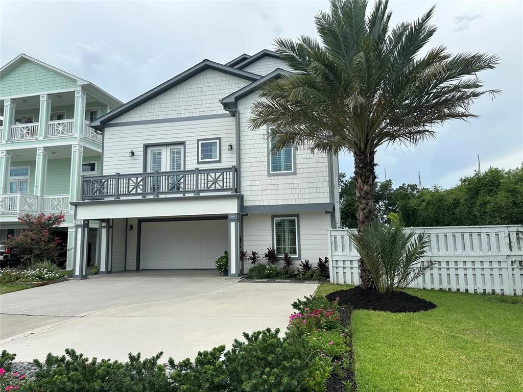 Photo of 2182 Marina Way