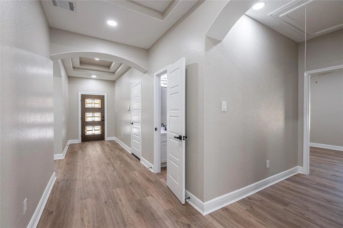 Photo of 8133 Wetherby Lane