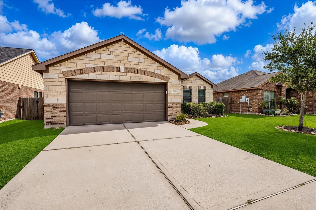 Photo of 28614 Lockeridge Farms Drive