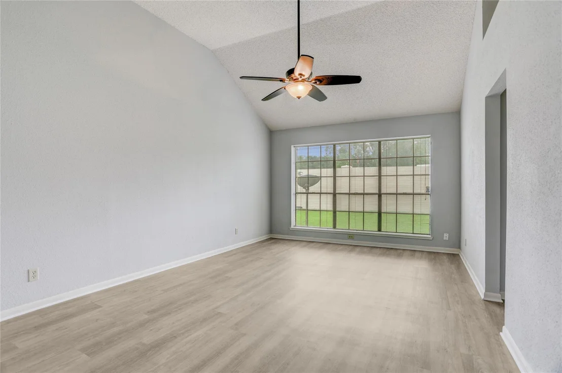 Photo of 307 E Sutton Square