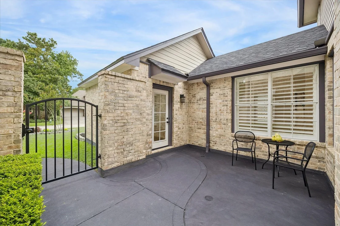 Photo of 15 W Beckonvale Circle