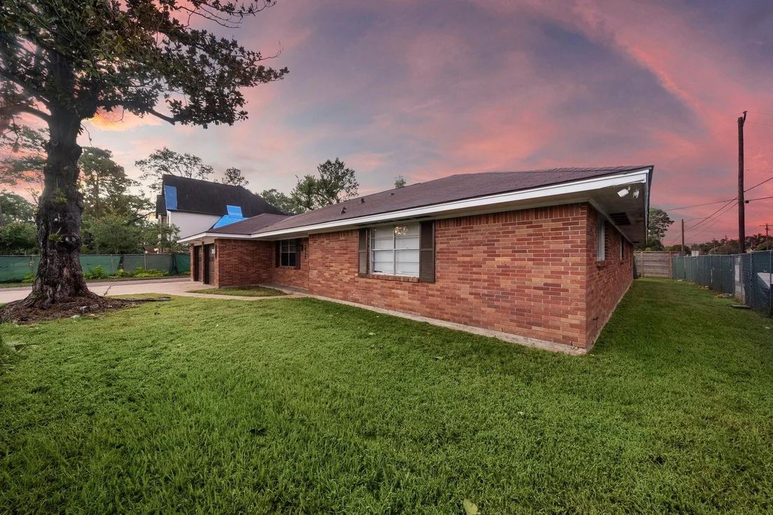 Photo of 7819 Edgeway Drive