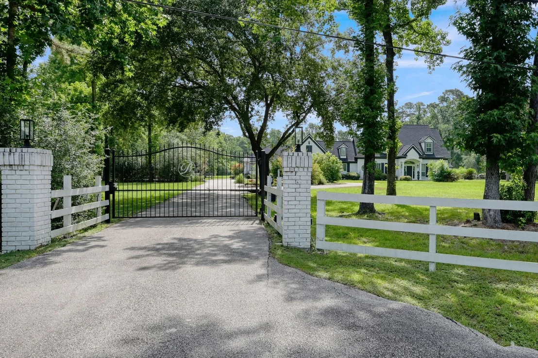 Photo of 15249 Saddlewood Drive