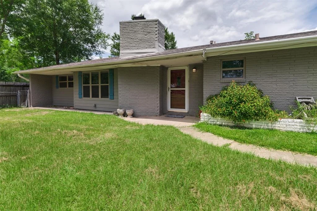 Photo of 4617 Young Street