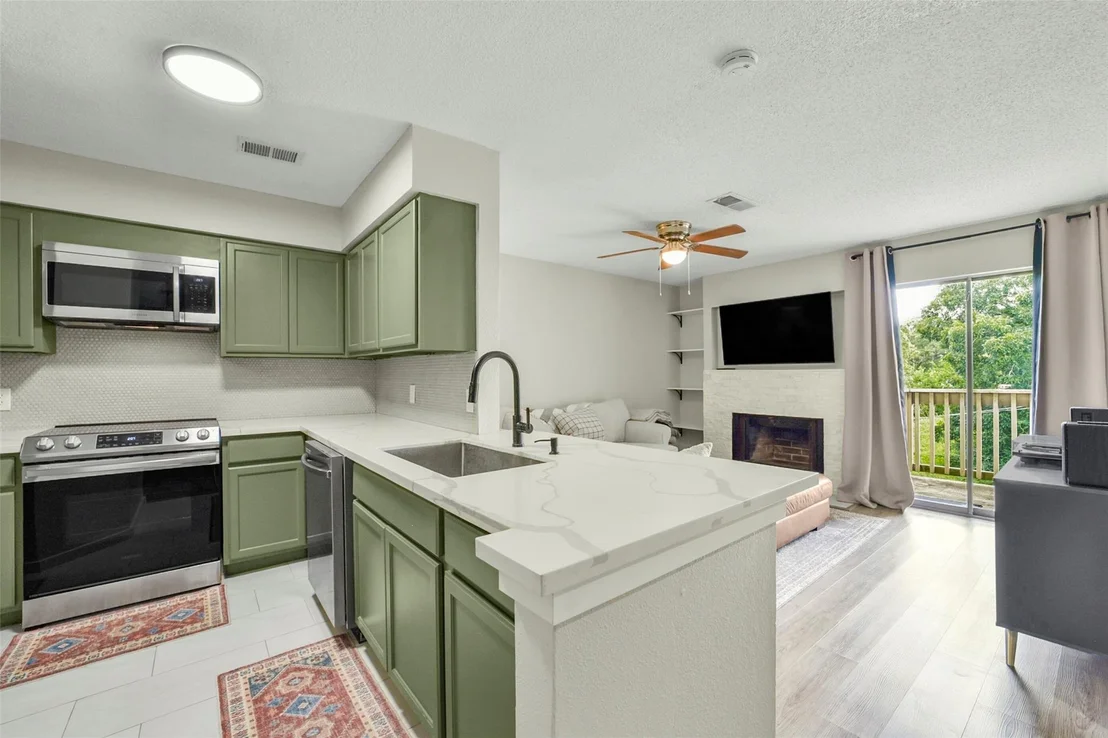 Photo of Unit 258C at 2501 Gulf Freeway
