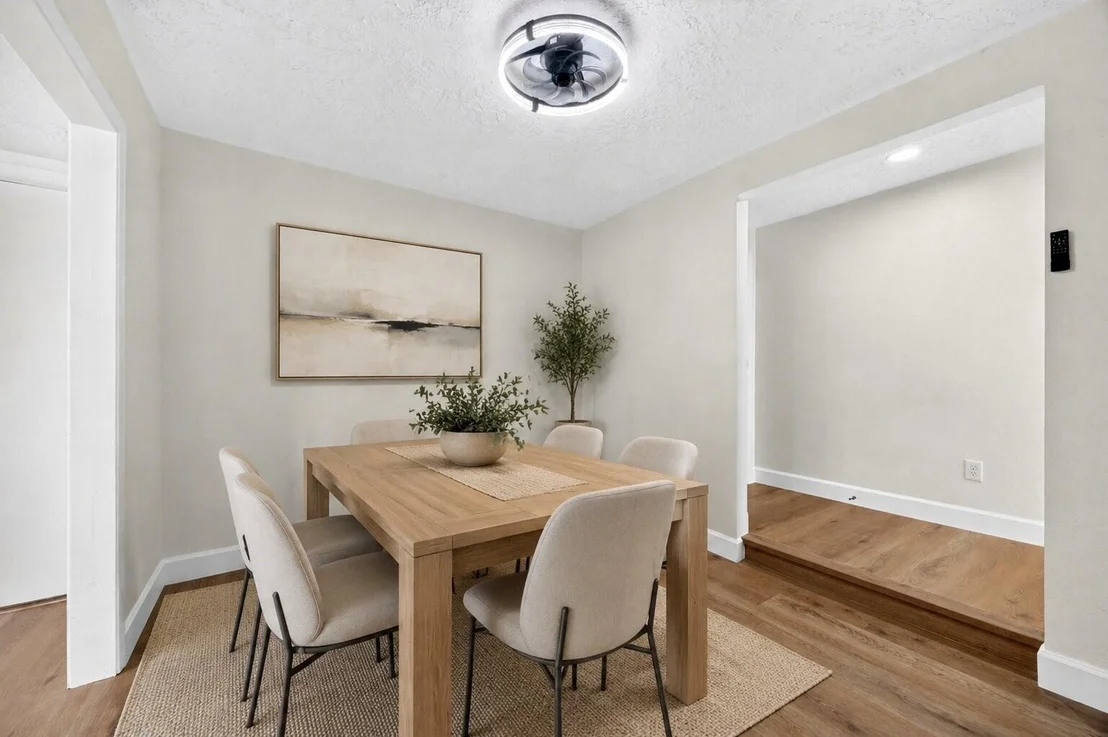 Photo of 8515 Rivercross Road