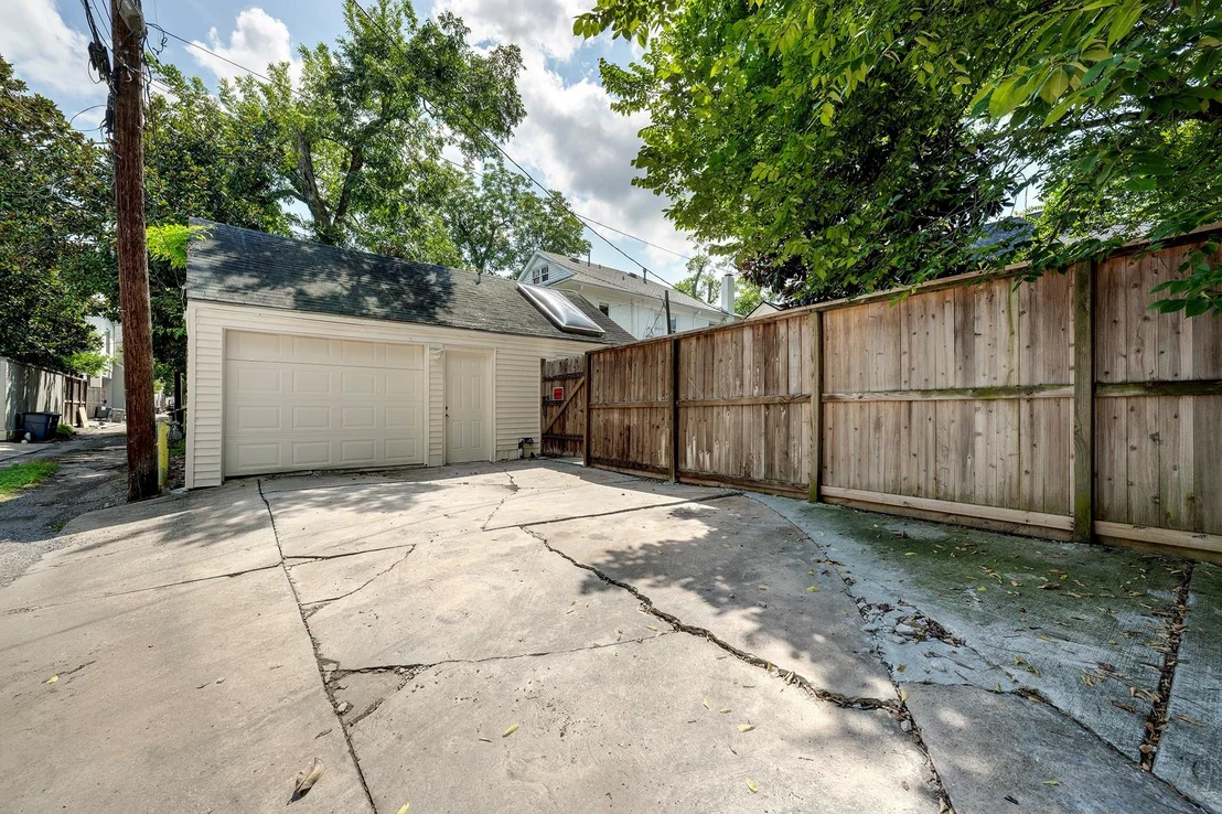 Photo of 1832 Albans Road