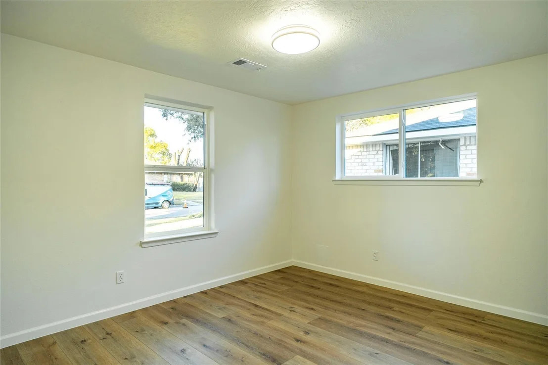 Photo of 10907 Sharpview Drive