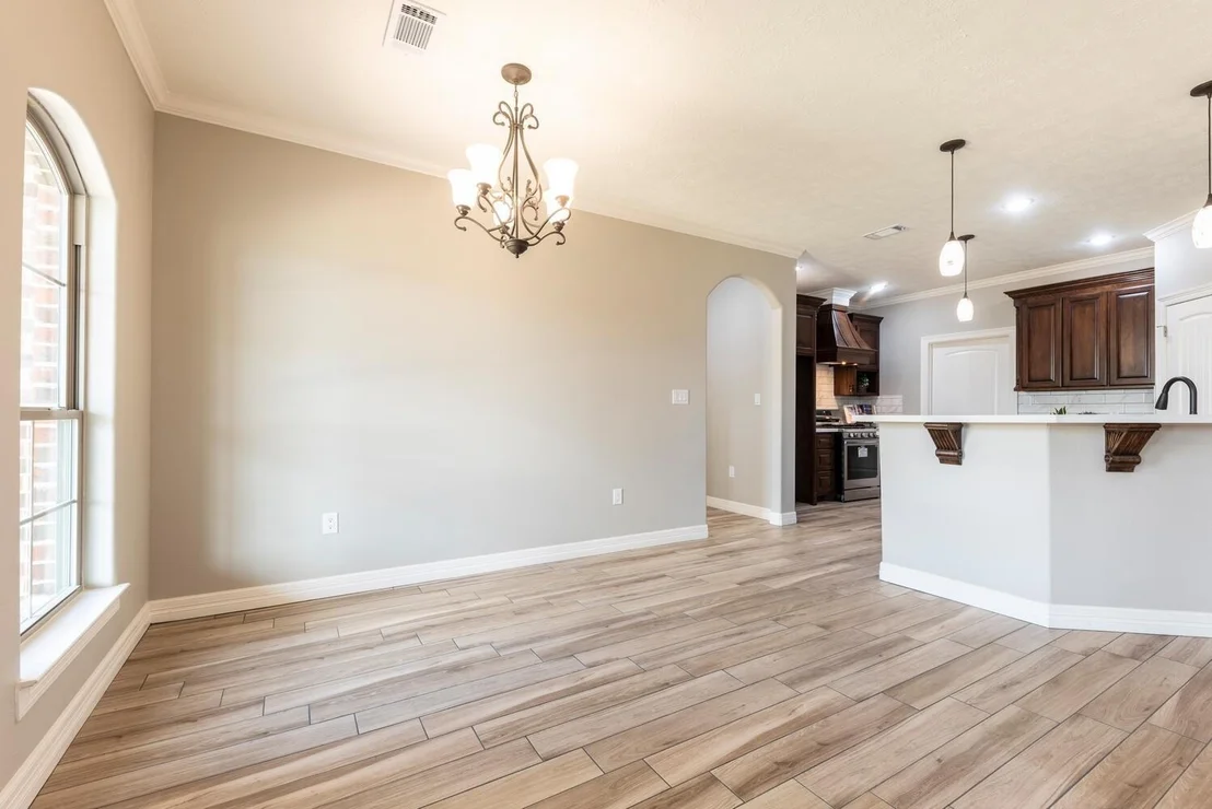 Photo of 8390 Westgate