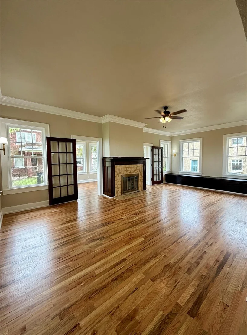 Photo of 2149 Lakeshore Drive