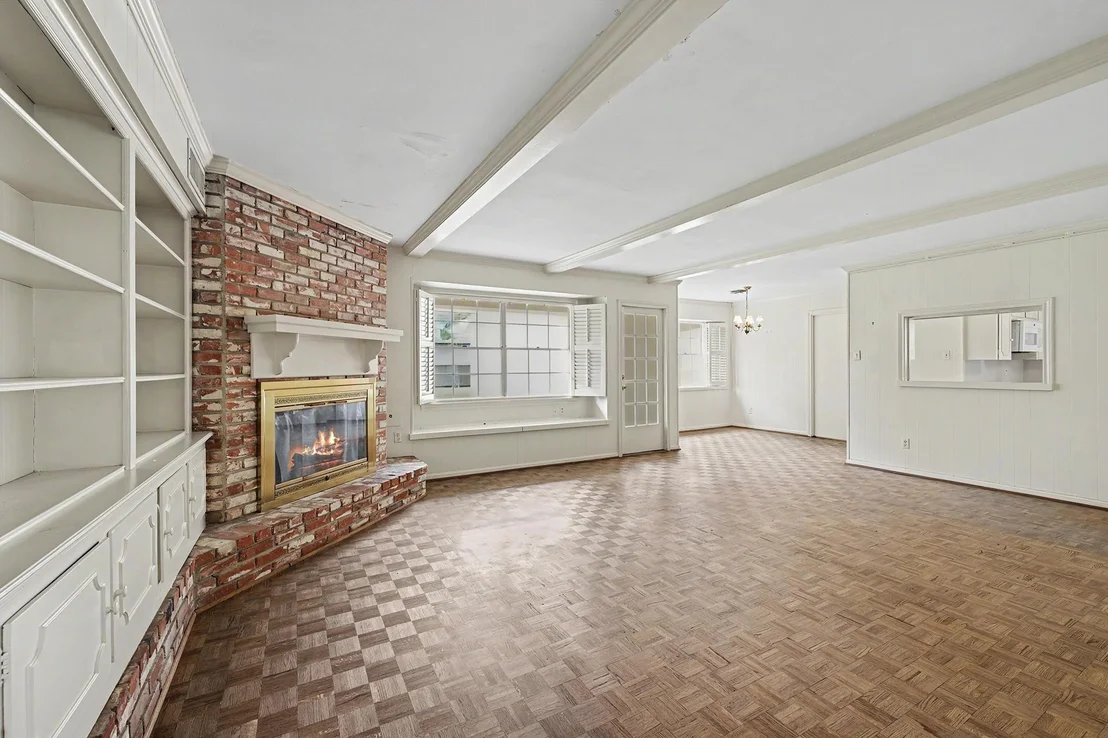Photo of 7827 Meadowbriar Lane