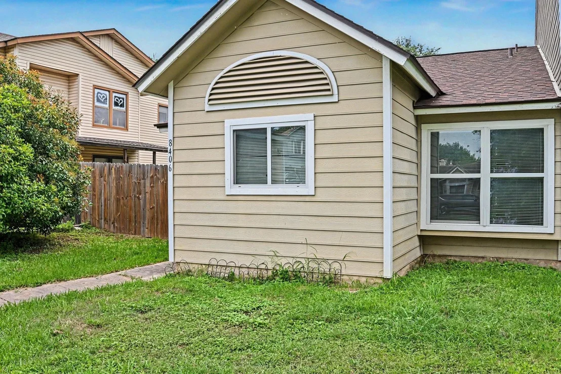 Photo of 8406 Forest Ridge Drive