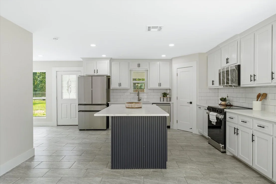 Photo of 25107 Broughton Street