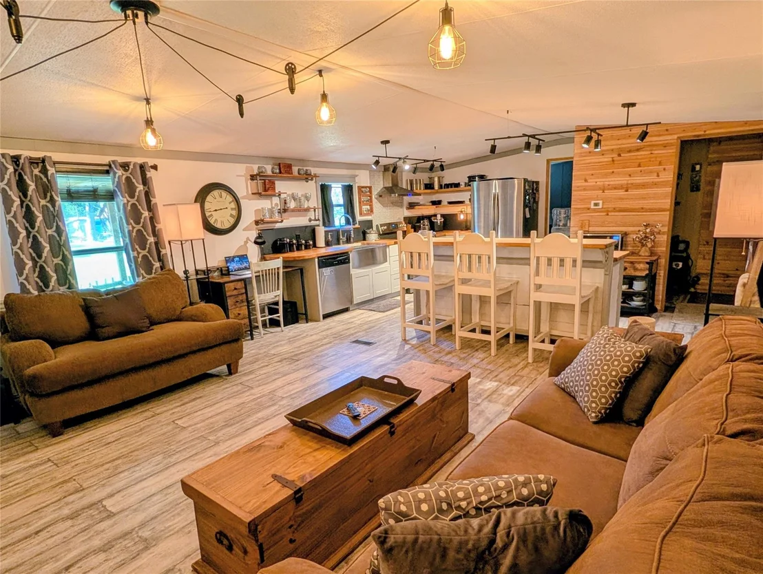 Photo of 346 Lakeside Circle