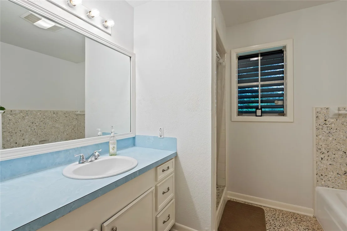 Photo of 725 Thompson Road