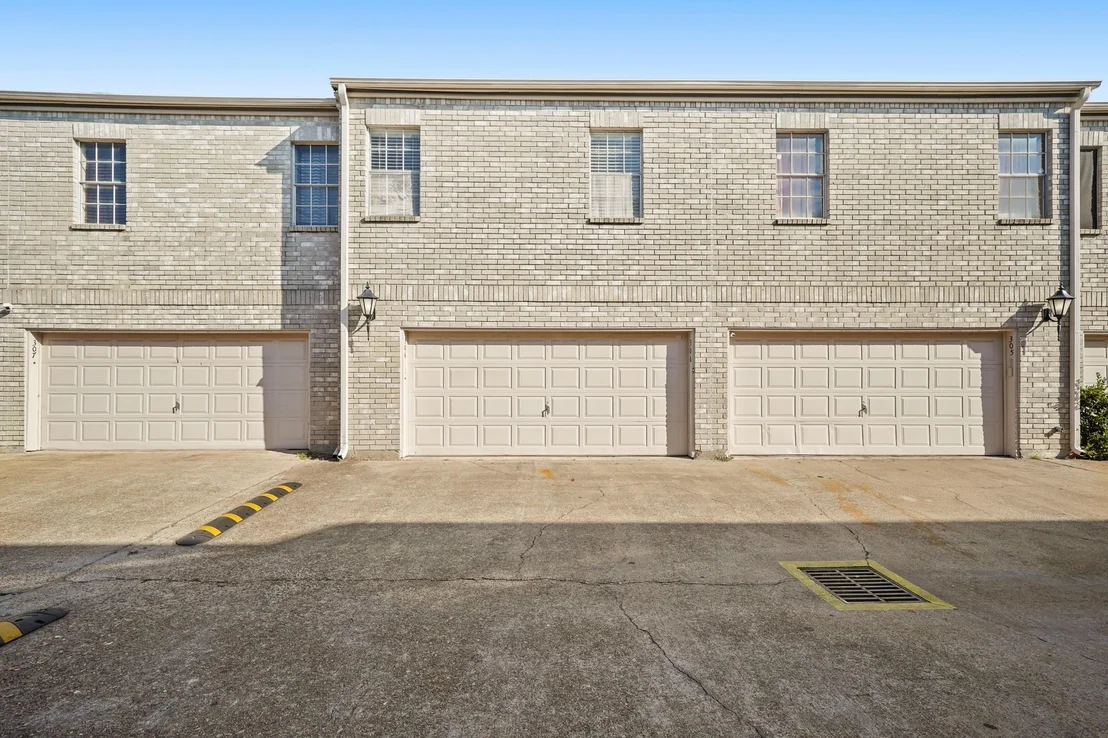 Photo of Unit 306 at 3780 Tanglewilde Street