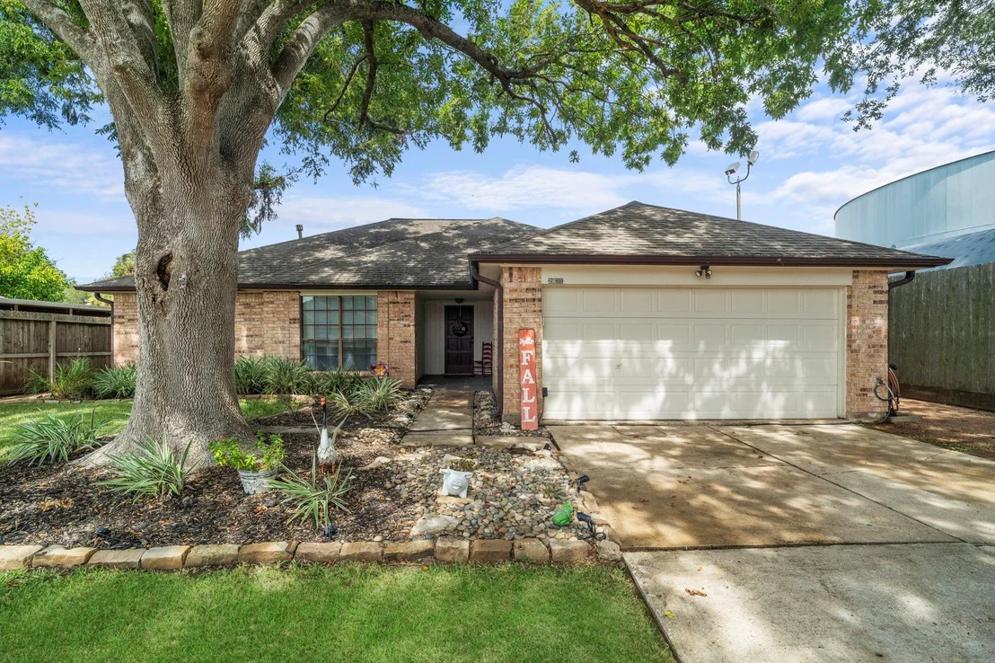 Photo of 2437 Willow Bend Drive