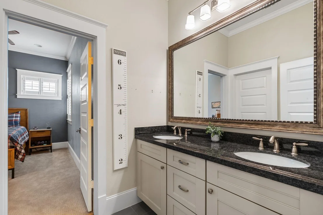 Photo of 1217 Chippendale Road