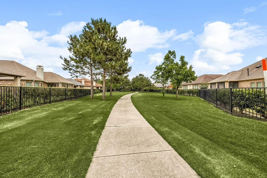 Photo of 10 Cottage Glen Lane