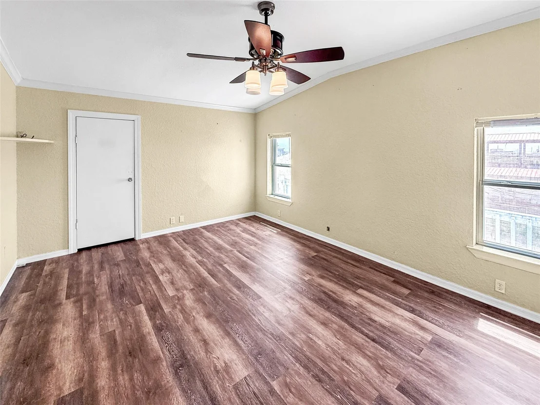 Photo of 1152 Van Sant