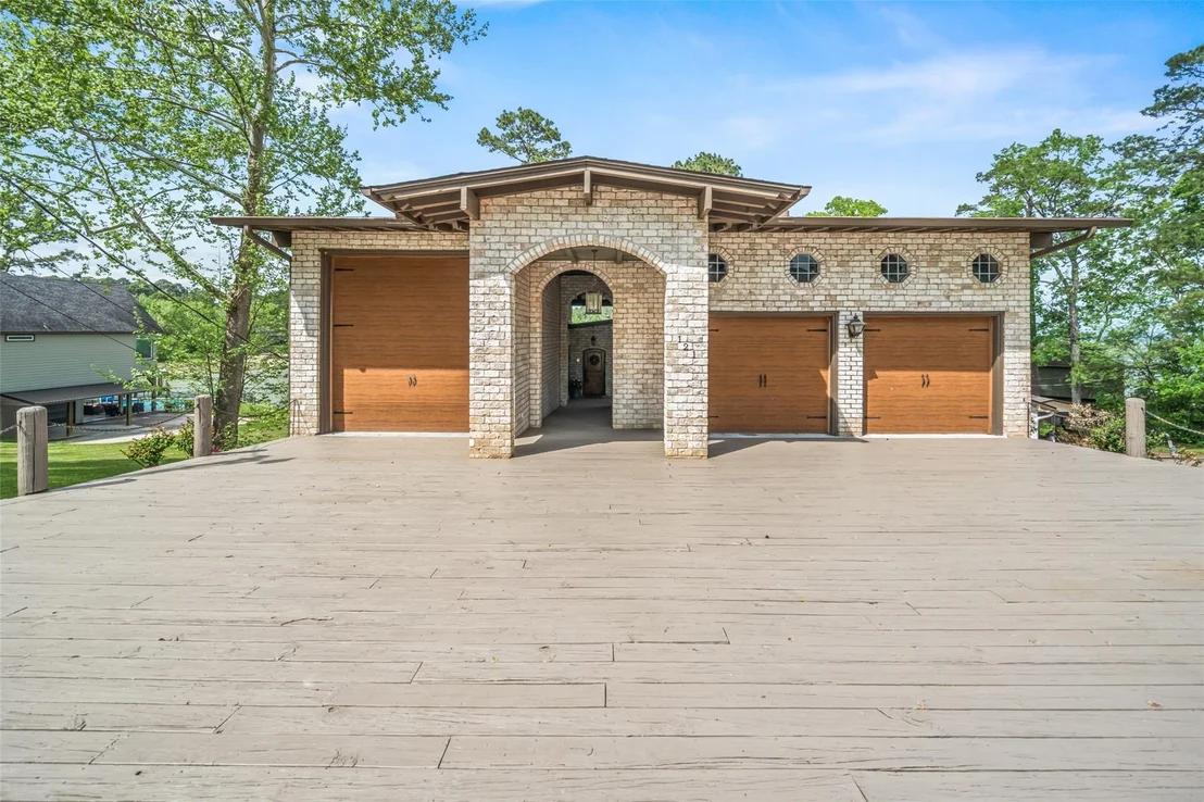 Photo of 121 Holiday Lane