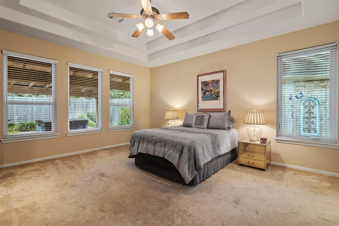 Photo of 122 S Evangeline Oaks Circle