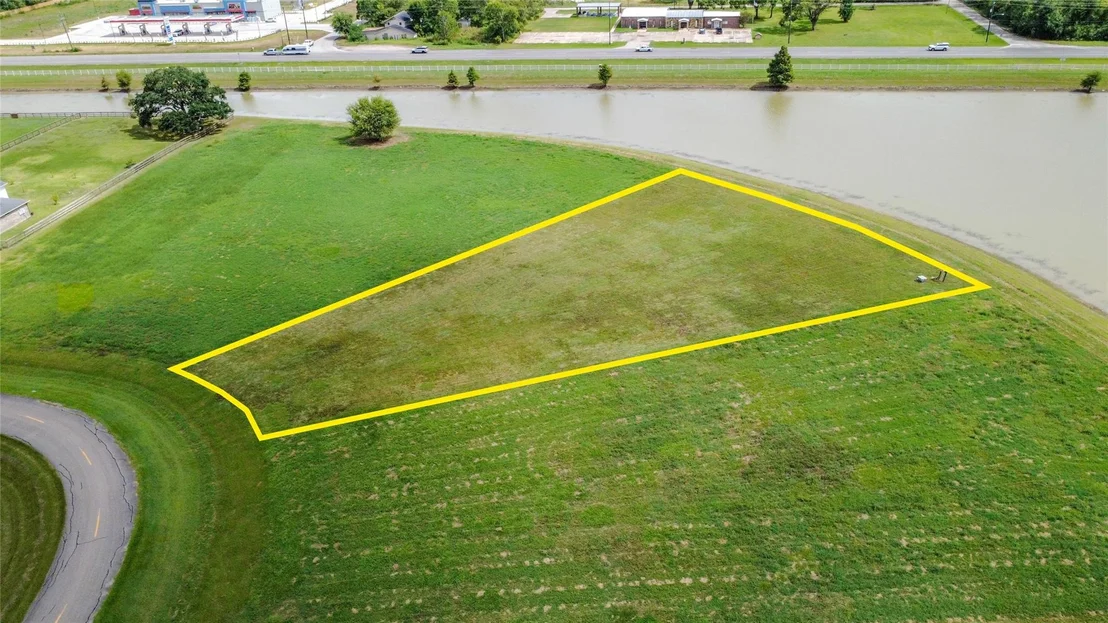 Photo of 1302 Lakeland Circle