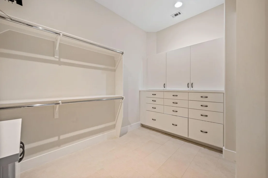 Photo of 2120 White Oak Drive