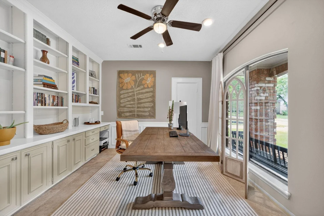 Photo of 1602 S Hearthside Drive