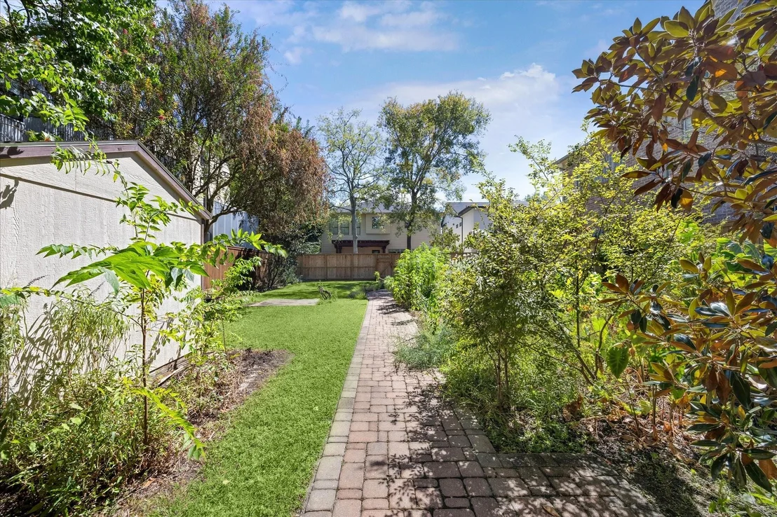 Photo of 4107 Sunset Boulevard