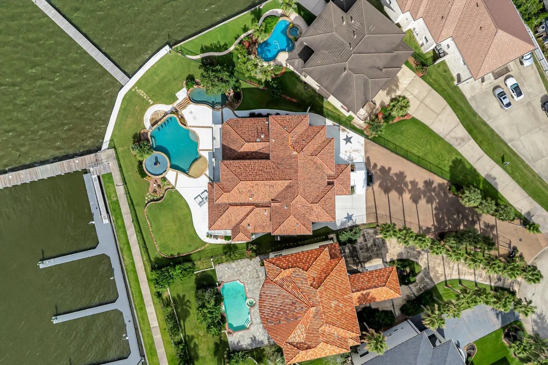 Photo of 2240 Marina Way