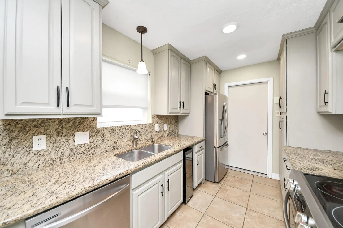 Photo of 1104 N Heron Drive
