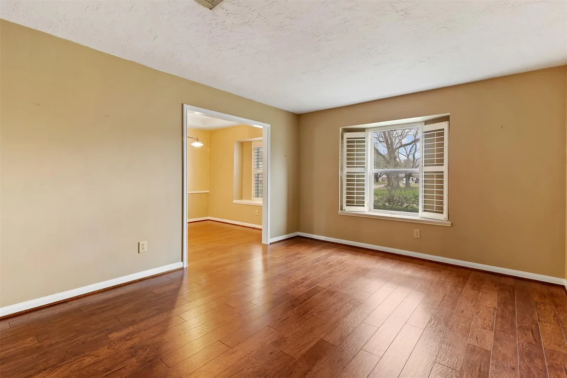 Photo of 1123 Oxborough Drive