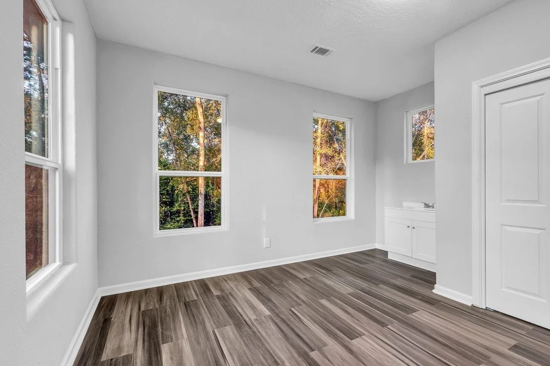 Photo of 83 White Oak Drive N