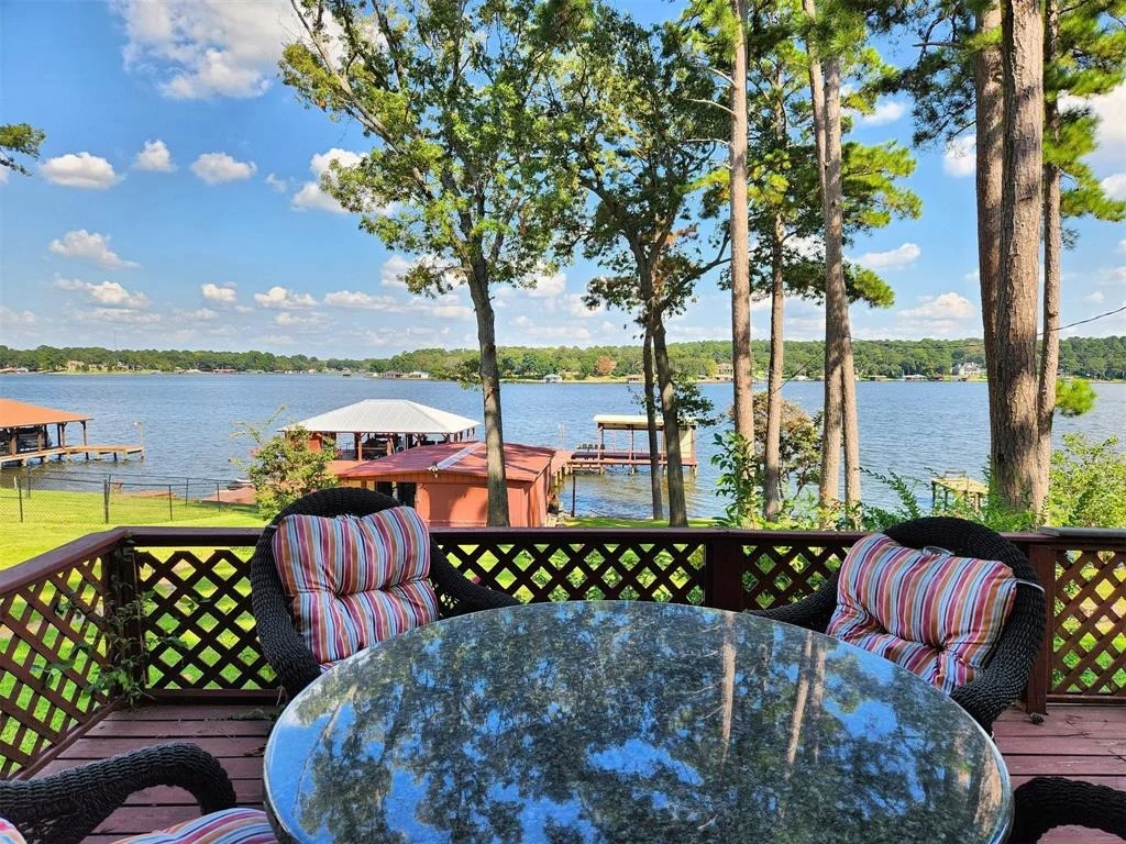 Photo of 23083 Lakeside Drive