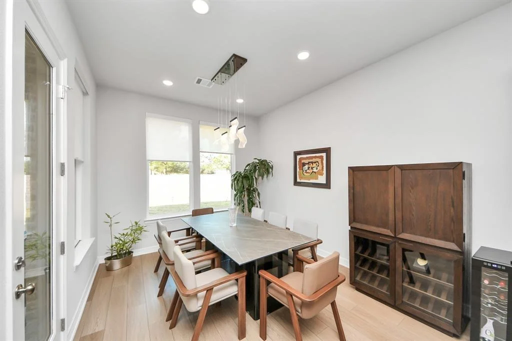 Photo of 9403 Cedros Valley Drive