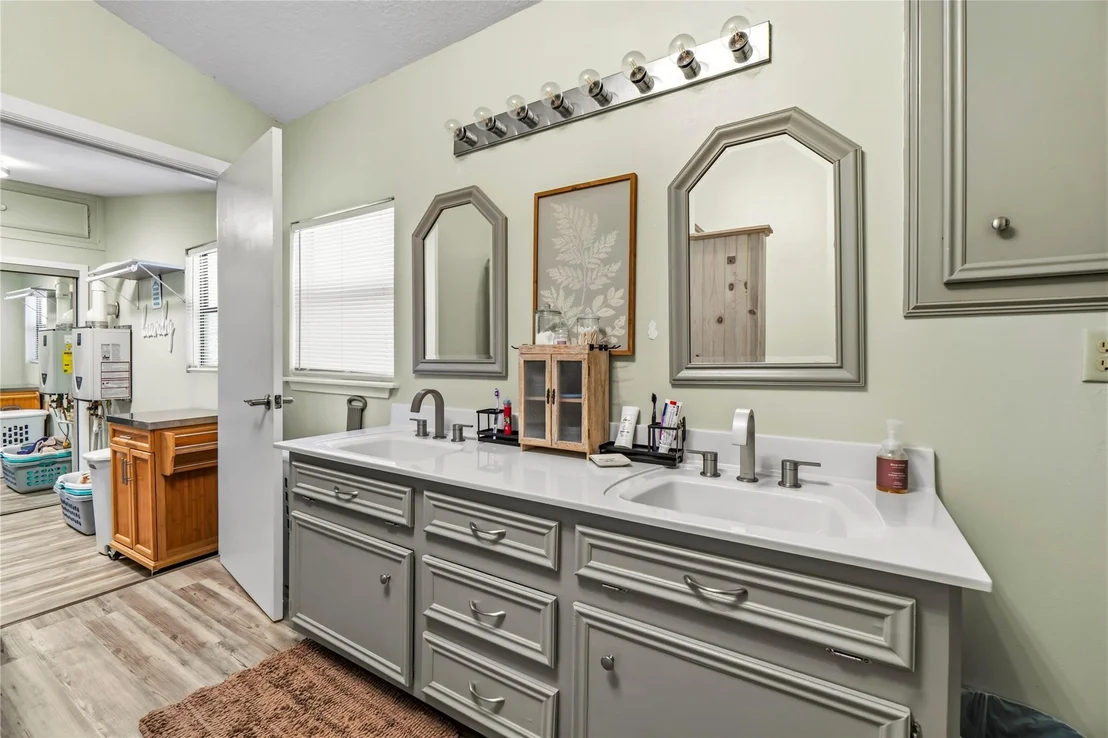 Photo of 146 Creekside Drive
