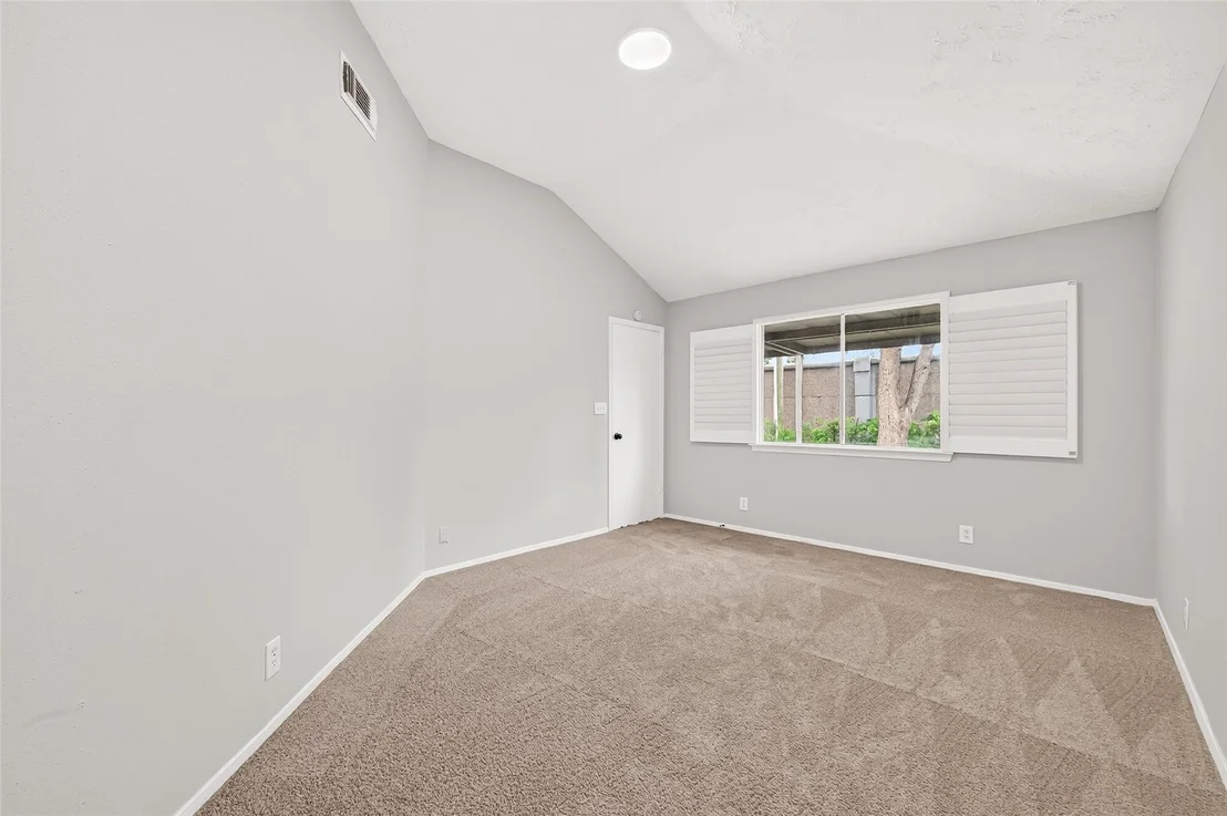 Photo of 18611 Spinney Lane Drive