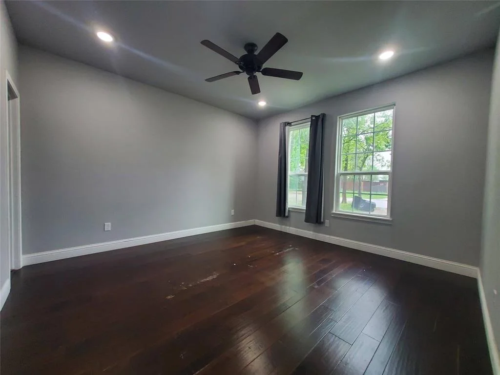 Photo of 431 Sabine Avenue