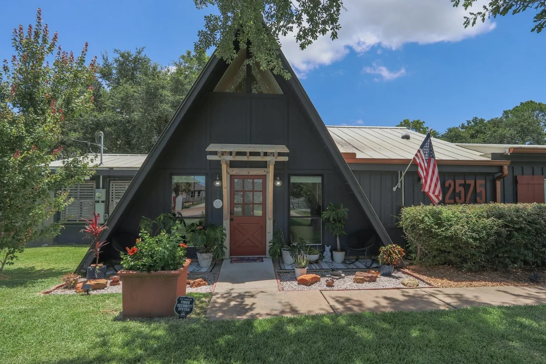 Photo of 2575 Cliff Drive