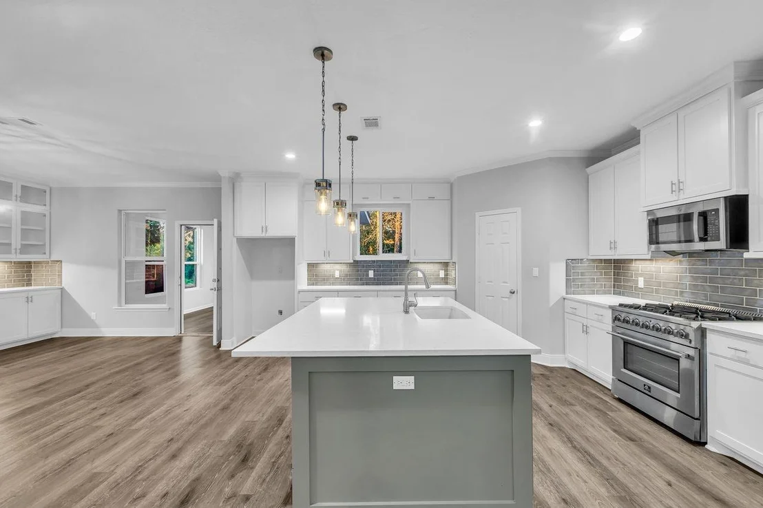 Photo of 83 White Oak Drive N