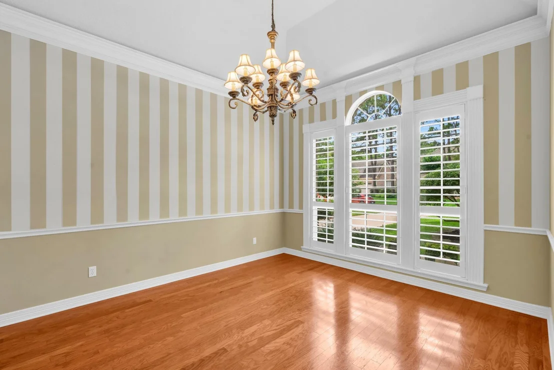 Photo of 142 W Shadowpoint Circle