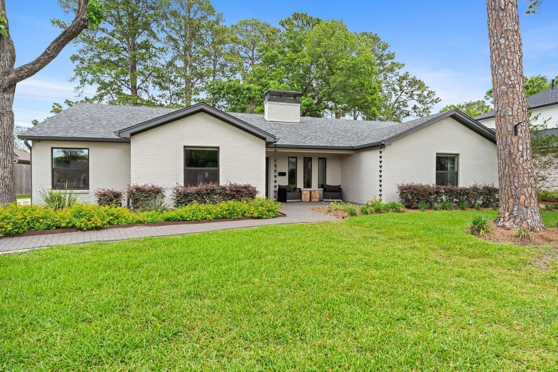 Photo of 842 W Forest Drive