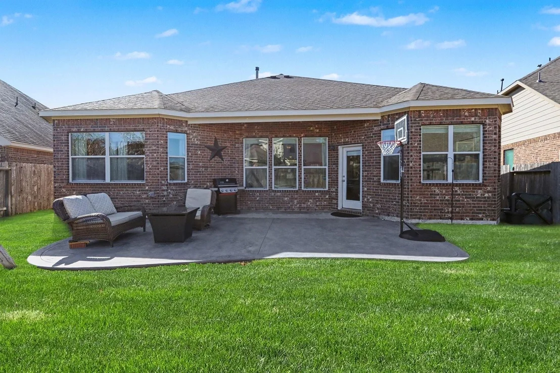 Photo of 27006 Cliff Pointe Lane