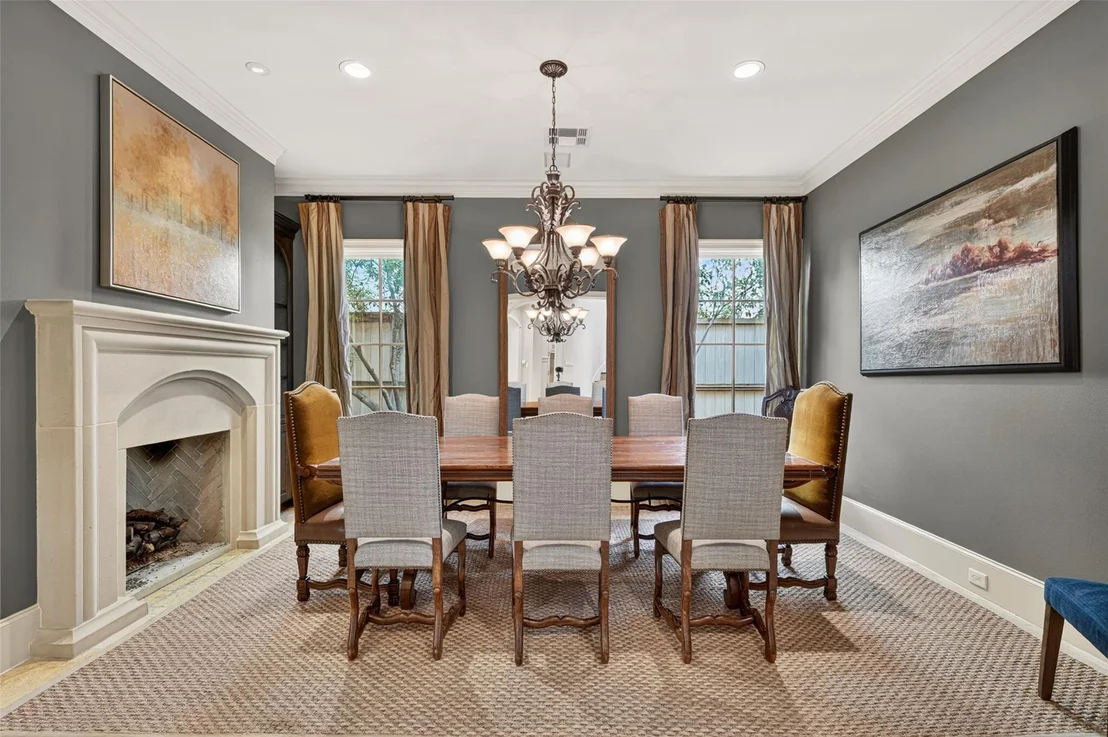 Photo of 2400 Avalon Place